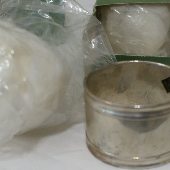 Vintage Silverplate Napkin Rings Lot of 8 Wm A. Rogers Oneida Round 2 Boxes of 4 - Picture 6 of 9